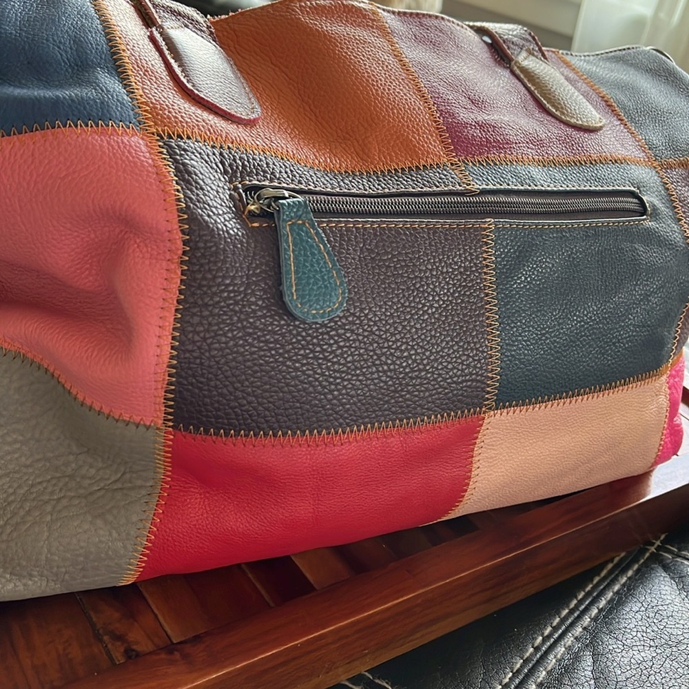 Amerileather Patchwork Leather bag. Skull accents. Shoulder/adjustable crossbody - Picture 4 of 11